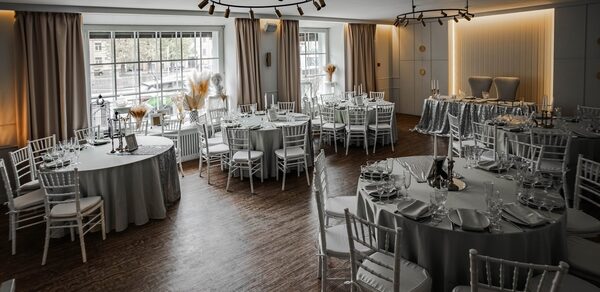 Весенний. Банкетный белый зал