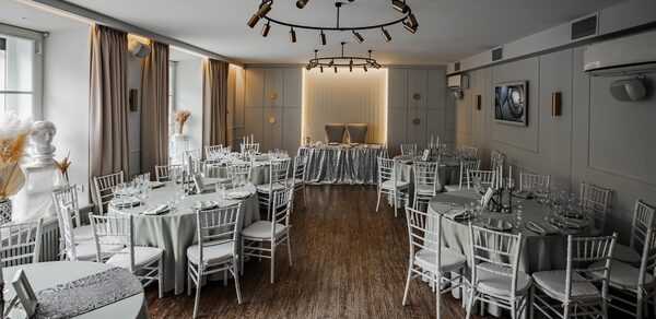 Весенний. Банкетный белый зал