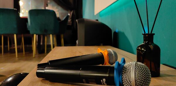 Gatsby. Стильный тематический лофт в черно-золотых цветах 