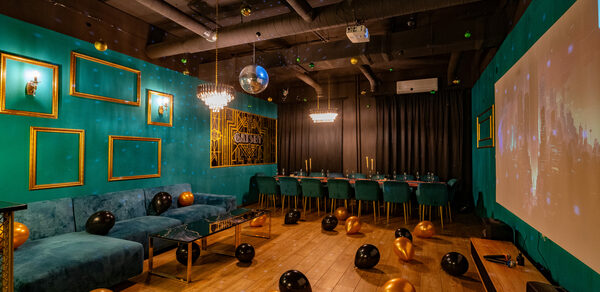 Gatsby. Стильный тематический лофт в черно-золотых цветах 