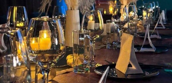 Gatsby. Стильный тематический лофт в черно-золотых цветах 