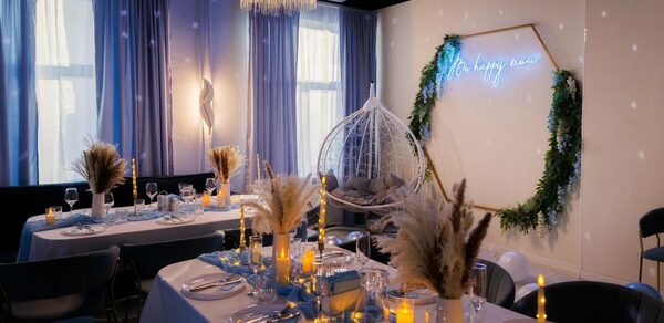 Хэппи. Светлый лофт с уютной фотозоной, неоном и караоке