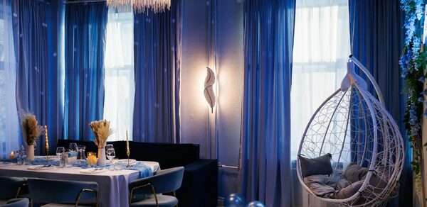 Хэппи. Светлый лофт с уютной фотозоной, неоном и караоке