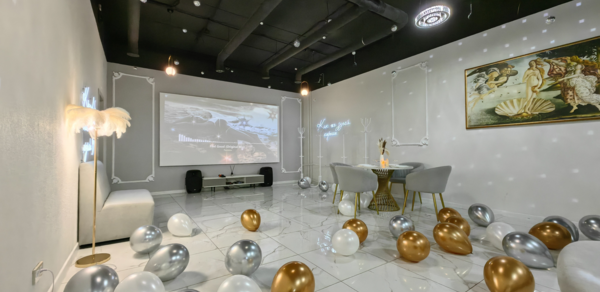 Classic. Элегантный лофт в классическом стиле с диско‑шаром 