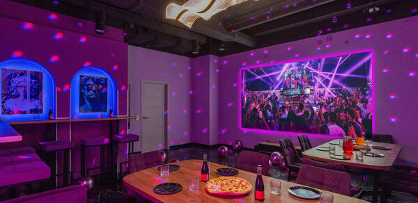 Dreams. Клубный лофт с караоке и диско‑шаром