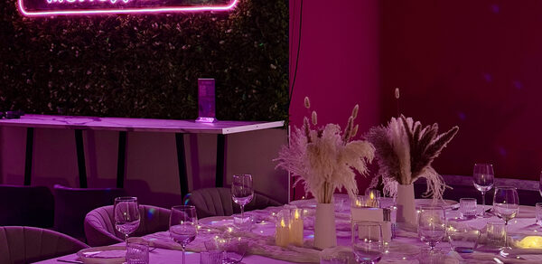 Dance. Современный лофт с фотозоной, караоке и диско-шаром