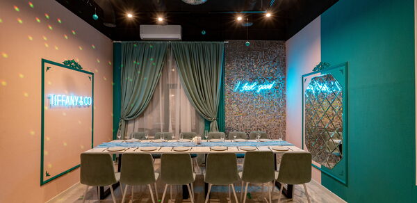 Tiffany. Изысканный лофт с мебелью, светомузыкой и караоке