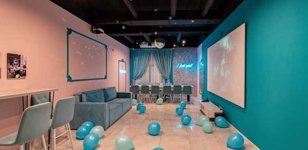 Tiffany. Изысканный лофт с мебелью, светомузыкой и караоке