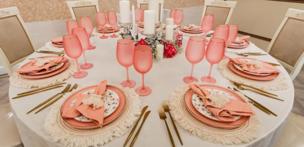 1715. Банкетный зал в ресторане