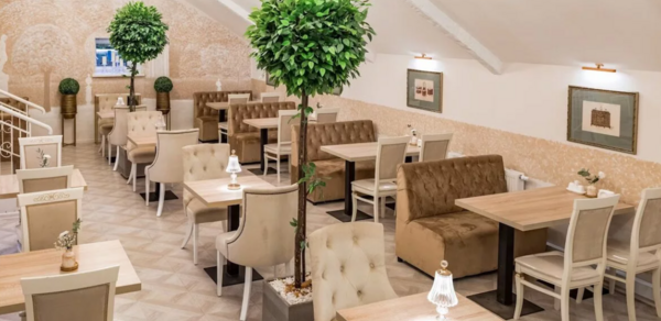 1715. Банкетный зал в ресторане