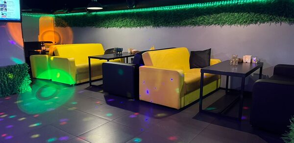 Varshavka Club (Варшавка Клуб). Клубный лофт с неоном и светомузыкой