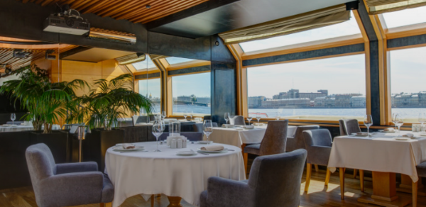 Волга-Волга. Банкетный зал на теплоходе