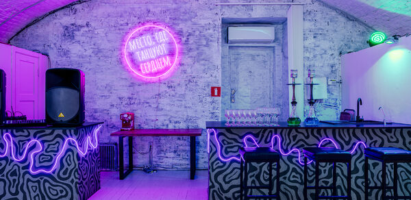 Лофт из белого кирпича в центре