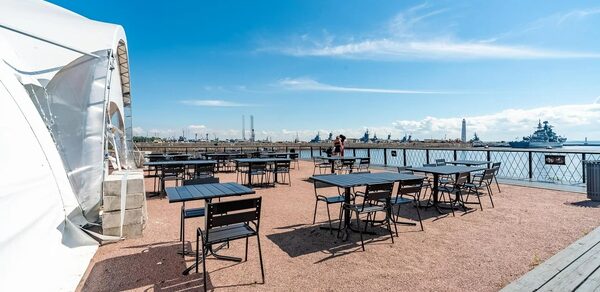 Шатер в Кронштадте с видом на Финский залив