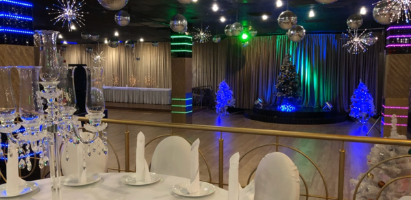 Империя Холл. Банкетный зал с зеркальными колоннами