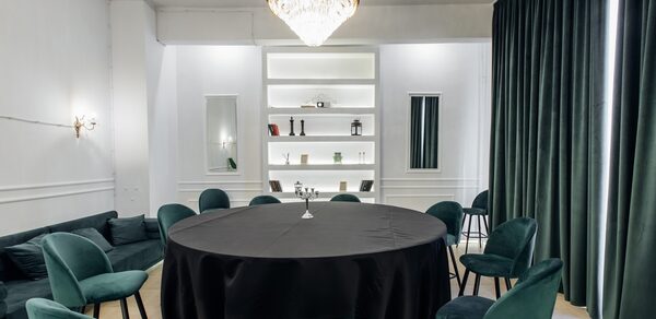 Империал. Лофт в бело-зеленых тонах