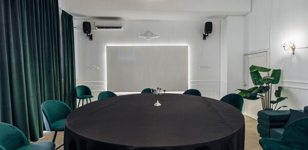 Империал. Лофт в бело-зеленых тонах