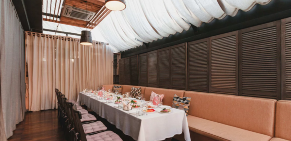 Поминальная трапеза. Небольшой банкетный зал