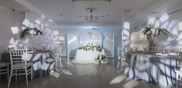 Кирочный двор. Светлый банкетный зал