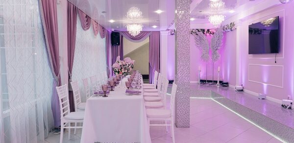 Кирочный двор. Банкетный зал в сиреневых оттенках