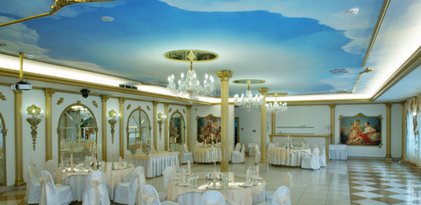 Александрия–Петергоф. Банкетный зал с небесным потолком