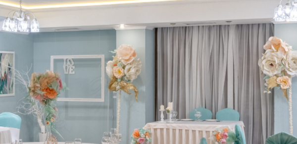 Наш. Банкетный зал в голубых оттенках