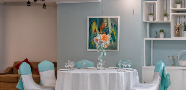 Наш. Банкетный зал в голубых оттенках