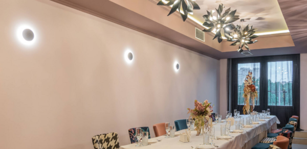 Наш. Уютный банкетный зал 