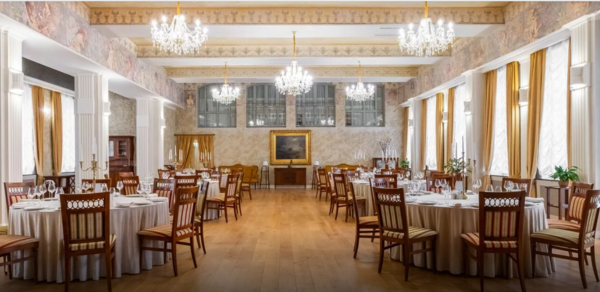 Мария. Банкетный зал в историческом здании