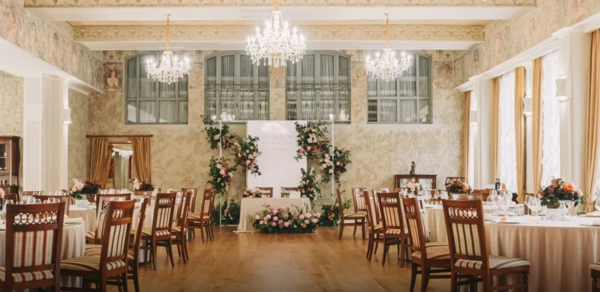 Мария. Банкетный зал в историческом здании