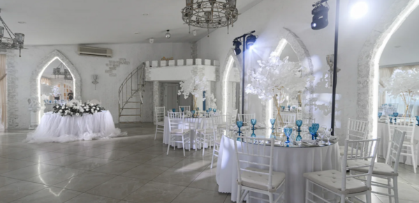 Кирочный Двор. Белый банкетный зал с зеркалами