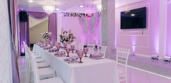 Кирочный Двор. Банкетный зал в нежных сиреневых оттенках 