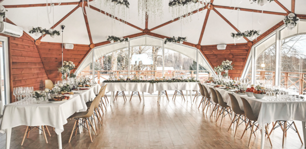 Имение Богатыри. Панорамный банкетный зал за городом