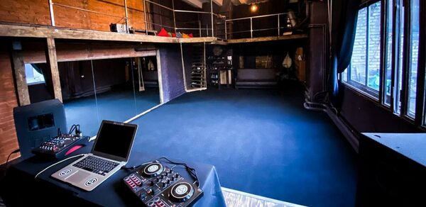 Лес. Двухъярусное арт-пространство с верандой