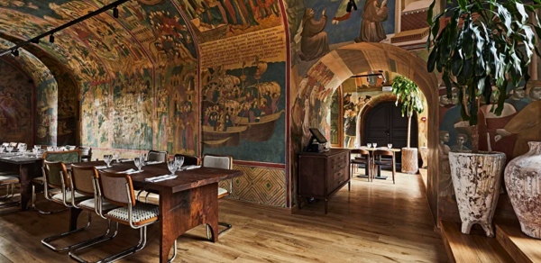 Bagebi. Банкетный зал с арками