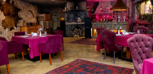 Генацвале на Арбате. Банкетный зал с ярким дизайном