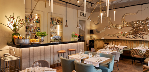 Ромбус. Банкетный зал с золотым интерьером 