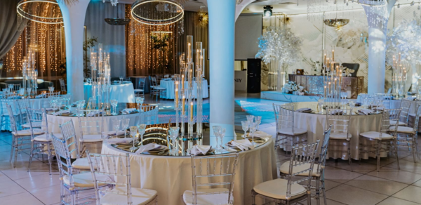 Небесный. Банкетный зал со сценой