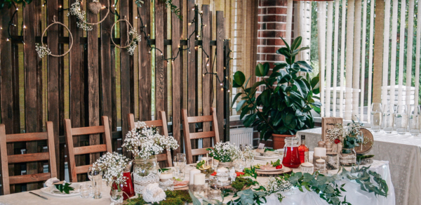 Сказка. Уютный банкетный зал в стиле шале 