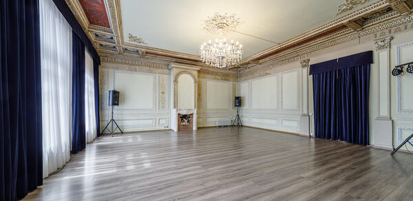 Светлое арт-пространство в классическом стиле