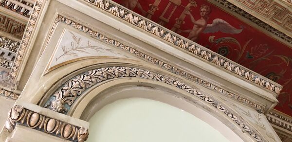 Светлое арт-пространство в классическом стиле