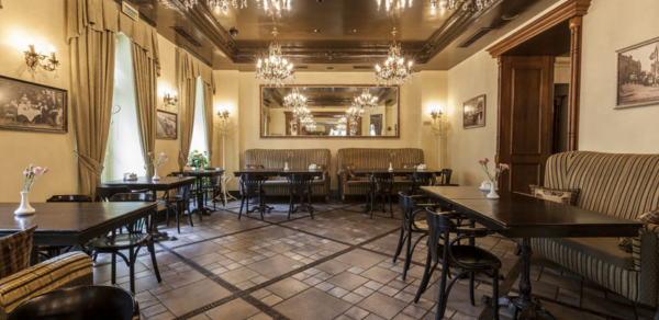 Булошная. Банкетный зал с камином 