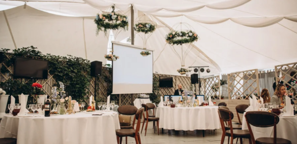 Консул. Банкетная деревянная площадка