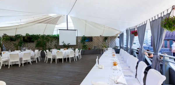 Консул. Банкетная деревянная площадка