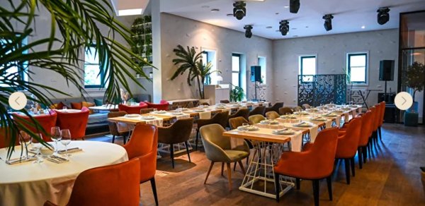 OXUS. Банкетный зал с винной комнатой