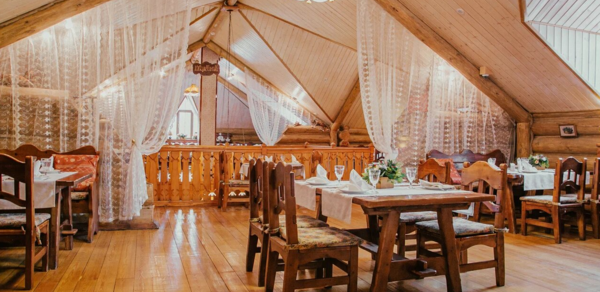 Купец. Банкетный зал в стиле русской избы