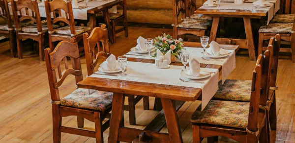 Купец. Банкетный зал в стиле русской избы