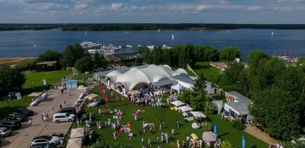 Большой шатер для банкета в яхт-клубе "Галс" 