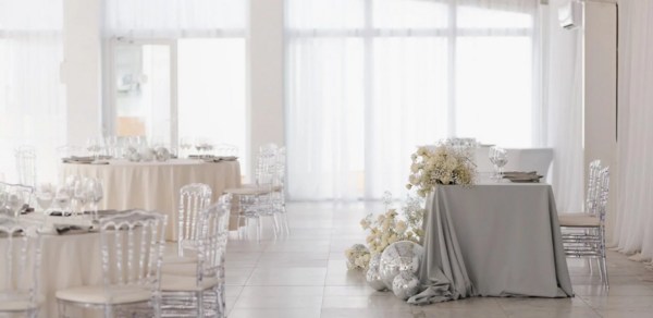 Villa Arcobaleno. Веранда для банкета за городом