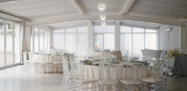 Villa Arcobaleno. Веранда для банкета за городом